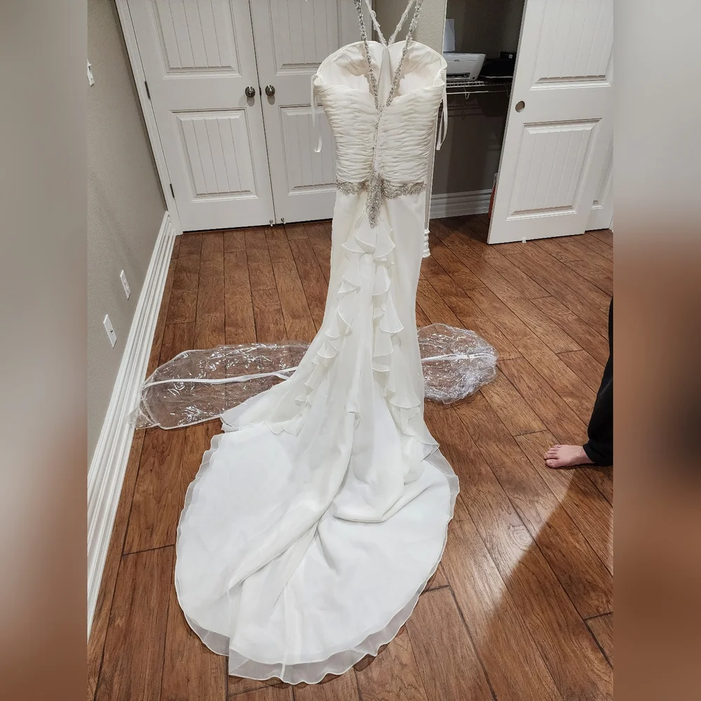 Wedding dress - Picture 7 of 8